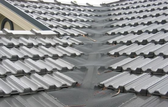 waterproofing-membrane-on-roof-gutter